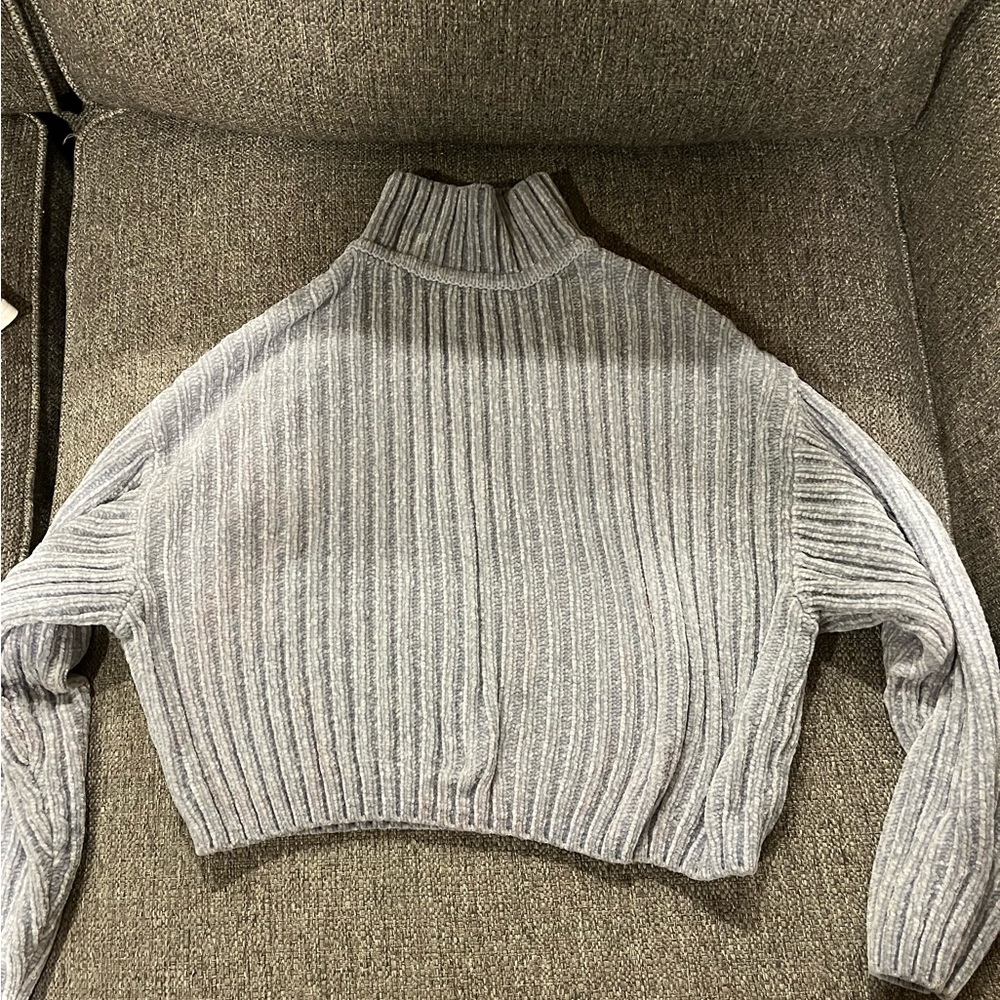 Light blue cropped turtleneck sweater from H&M